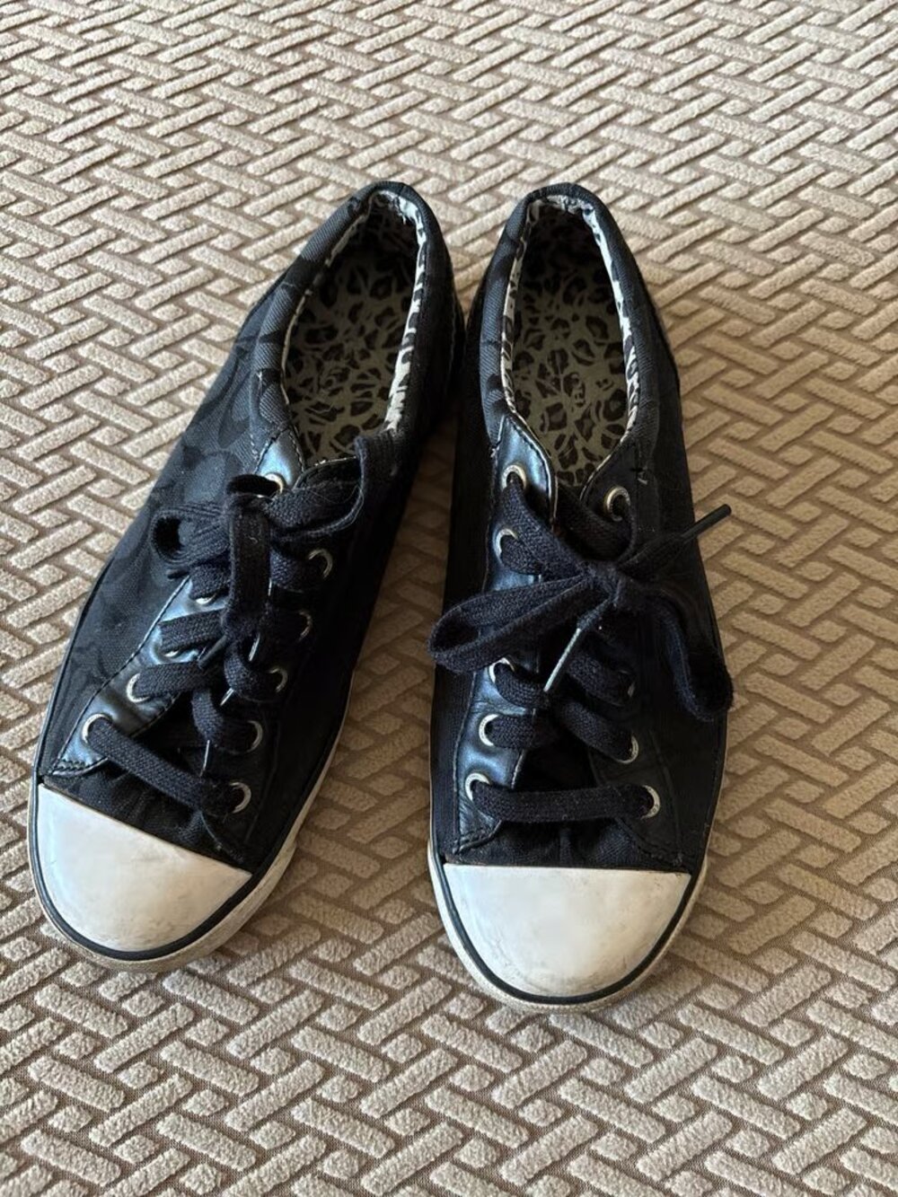 Black Patterned Low-top Casual Sneakers